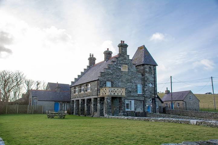 Cottage for 10 people in Rhoscolyn