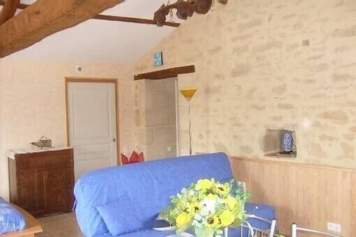 Gîte pour 4 personnes, avec Terrasse ainsi que Jardin et Piscine