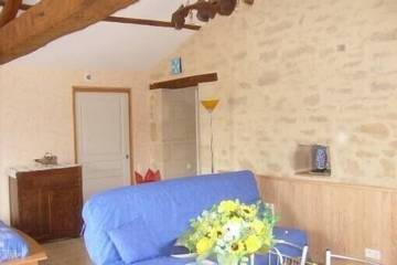 Gîte pour 4 personnes, avec piscine ainsi que terrasse et jardin à Saint-Georges-sur-Layon