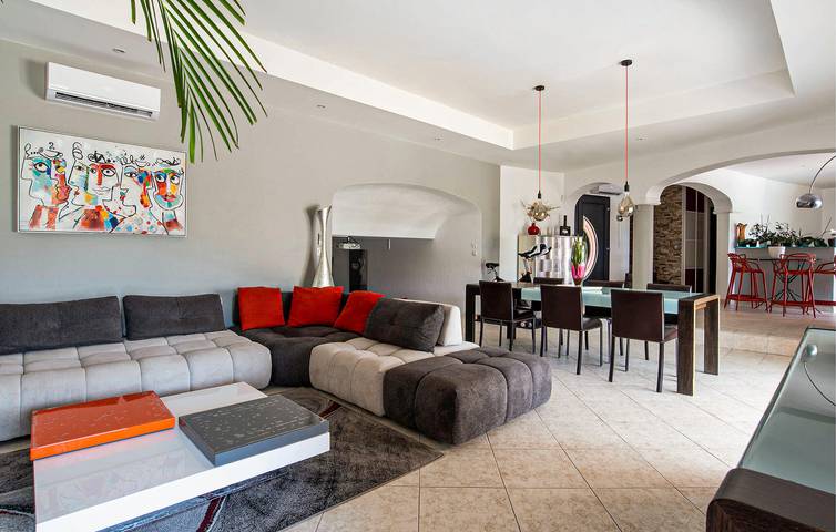 Location de vacances pour 8 personnes, avec piscine ainsi que terrasse et jardin à Les Adrets-de-l'Estérel - 4