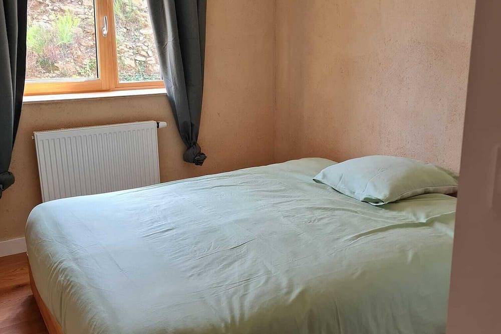 Very comfortable forest house - 7 bedrooms and 5 bathrooms in the heart of Ardèche verte in Saint-Barthélemy-Grozon, Tournon-sur-Rhône región