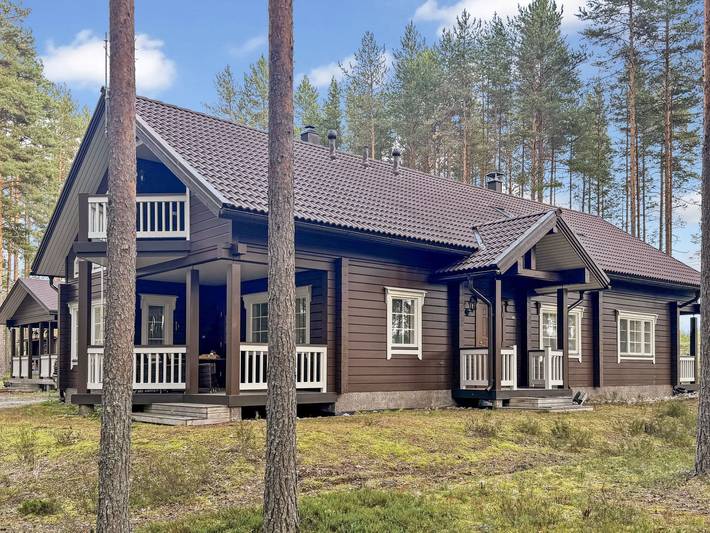 Ferienhaus für 14 Personen, mit Balkon und Whirlpool sowie Sauna und Seeblick in Kerimäki