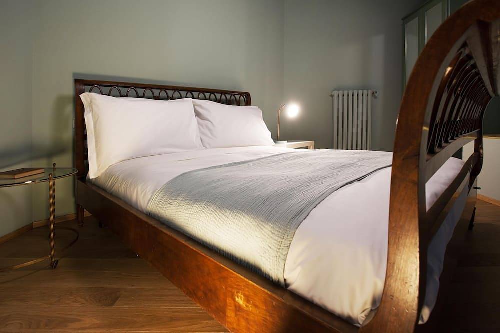 Hel lejlighed, Suite \"Salmerino\" at 2 steps from the lake with private dehor, lounge bar and swimming pool in Riva (Faggeto Lario), Faggeto Lario