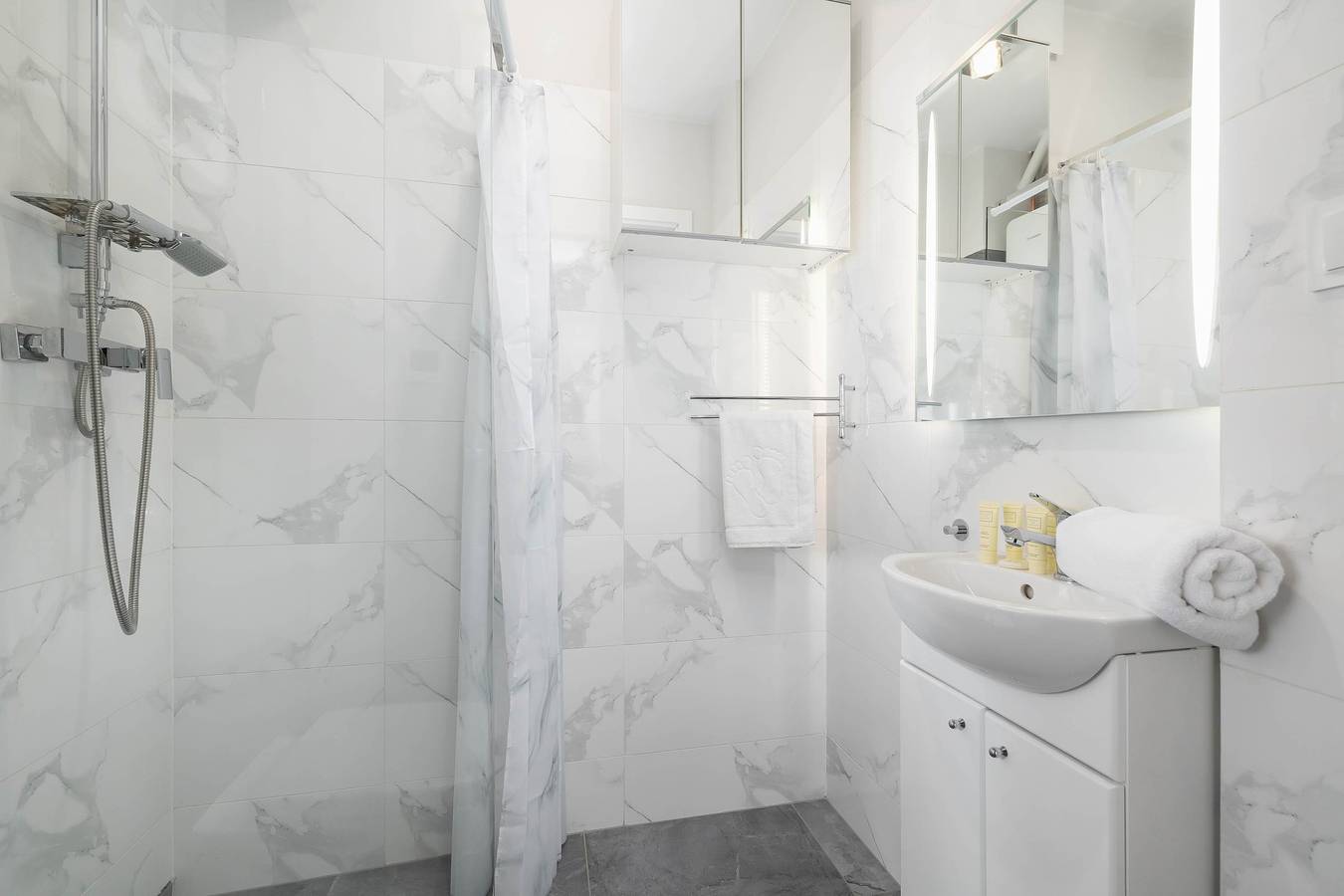 Ganzes Studio, Czerwińskiego 7 | Colorful Studio | Spodek Arena in Kattowitz, Schlesien