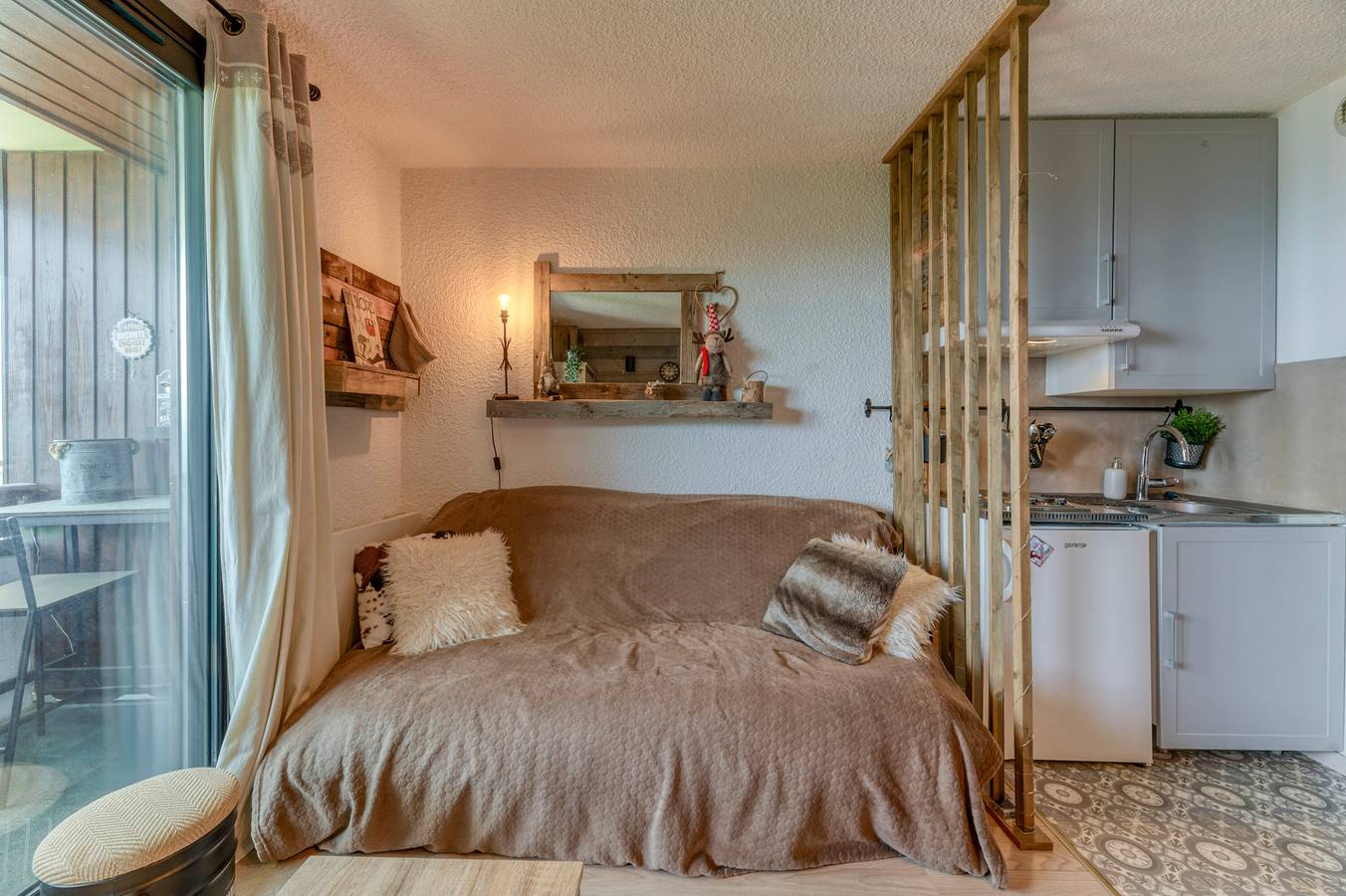 Ganzes Studio, Einzimmerapartment 'Montagnard Vue Splendide' mit privater Terrasse, Balkon und Wi-Fi in L'Alpe d'Huez, Nationalpark Écrins