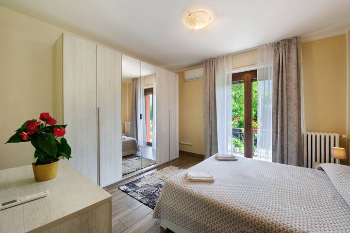 Vacation rental for 5 people, with Balcony and Yard