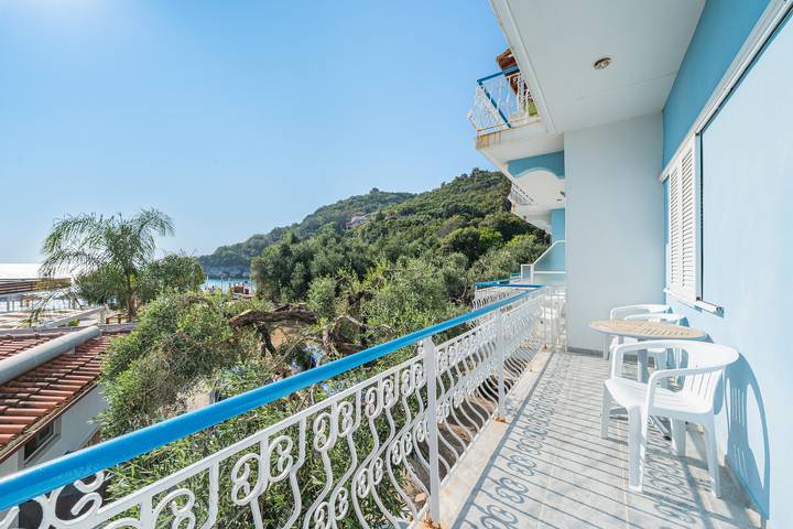 Apartment for 3 people, with garden and balcony, child-friendly in Parga