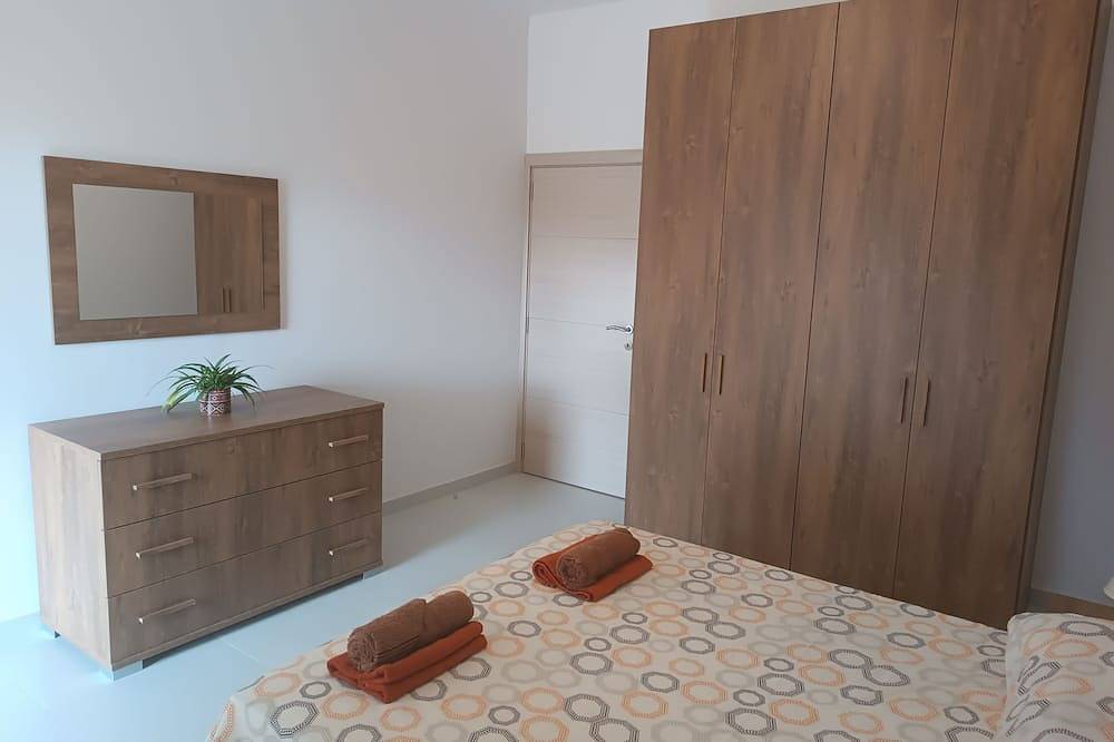 Ganze Wohnung, Seaside Stylish and Spacious 2-Bedroom Apartment in Marsalforn, Zebbug