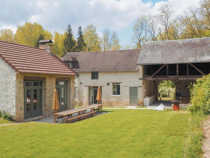 Location de vacances pour 30 personnes, avec Jacuzzi et Terrasse ainsi que Jardin et Piscine dans Essonne