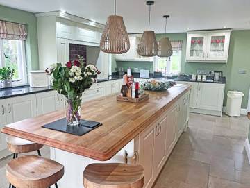 Log Cabin for 12 People in Pembrokeshire, Wales, Photo 4