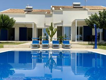 Villa for 10 Guests in Ragusa, Ragusa Province, Picture 2