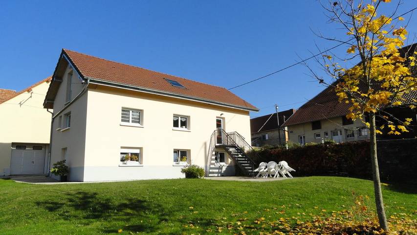 Gîte pour 6 personnes, avec terrasse et jardin dans Déservillers