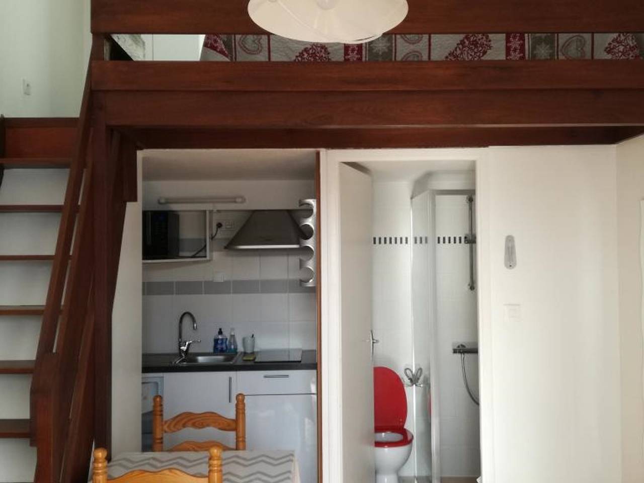 Appartement entier, Studio mezzanine proche plage avec terrasse, parking et animaux admis in L'Aiguillon-la-Presqu'île, Vendée