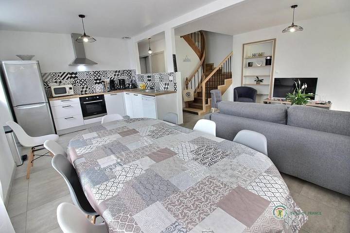 Location de vacances pour 6 personnes, avec terrasse et jardin à Plessala