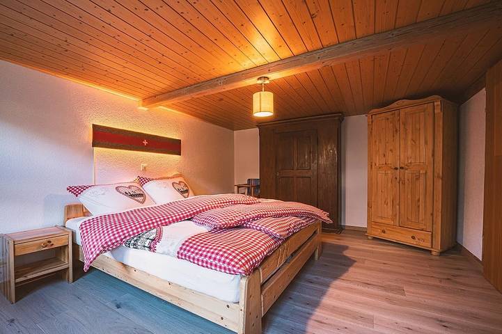 Chalet für 6 Personen, mit Terrasse und Whirlpool in der Schweiz - 2