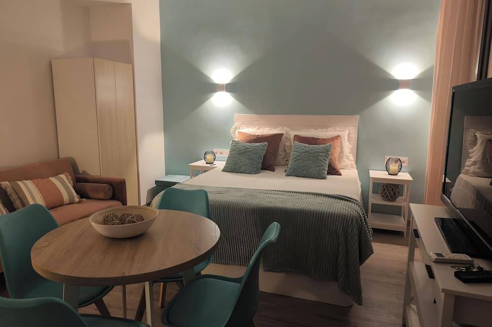 Apartamento entero, Casa Cervera: acogedor estudio con una magnifica ubicación en la bahía de Cádiz. in San Fernando, Costa de la Luz