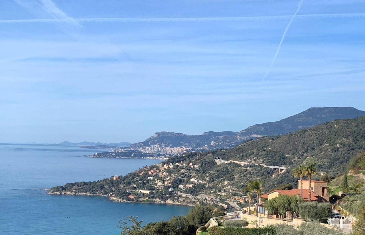 Mie sorelle (tra cielo e mare) in Ventimiglia, Ligurische Küste