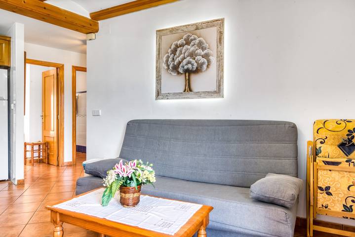 Apartamento entero, Apartamento 'Segaria' con vistas a la montaña, Wi-Fi y aire acondicionado in Orba, Costa Blanca