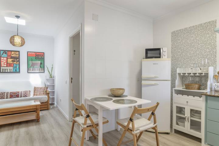 Apartamento entero, Apartamento 'Casa Azul' con terraza compartida y Wi-Fi in Barbate, Costa de la Luz