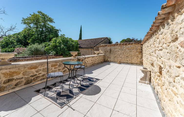 Acogedor apartamento con piscina y aparcamiento, cerca del centro de Rauzan in Rauzan, Región de Libourne