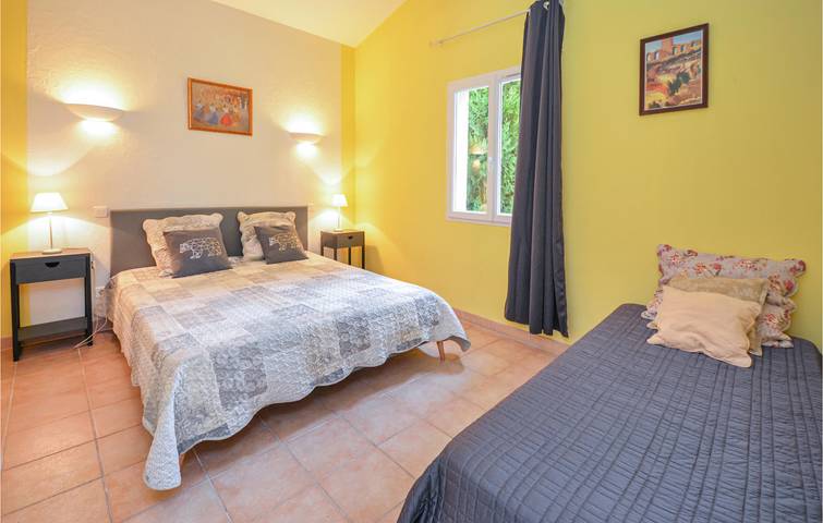 Cabannes City Center Apartment - Piscine, Parking & WiFi in Cabannes, Région d'Arles