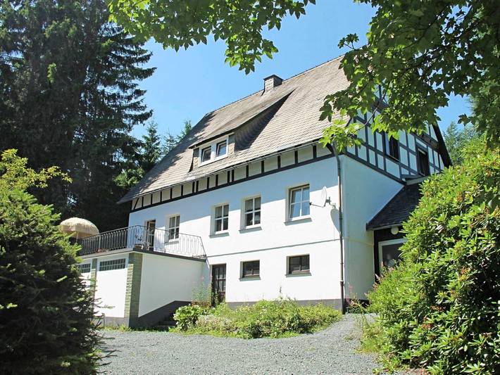Ferienhaus für 12 Personen, mit Balkon und Terrasse in Neuastenberg
