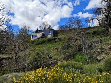 Gîte pour 11 personnes, avec jardin et vue, animaux acceptés à Arlempdes