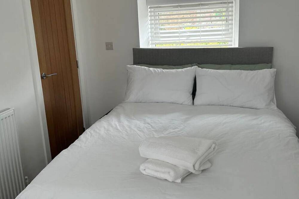 Bay View House - a countryside retreat close to Snowdon and Zipworld! in Bangor, Snowdonia