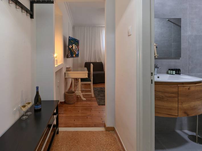 Appartement entier, ·Semi Basement·Modern Living in Kolonak in Section centrale d'Athènes, Athènes