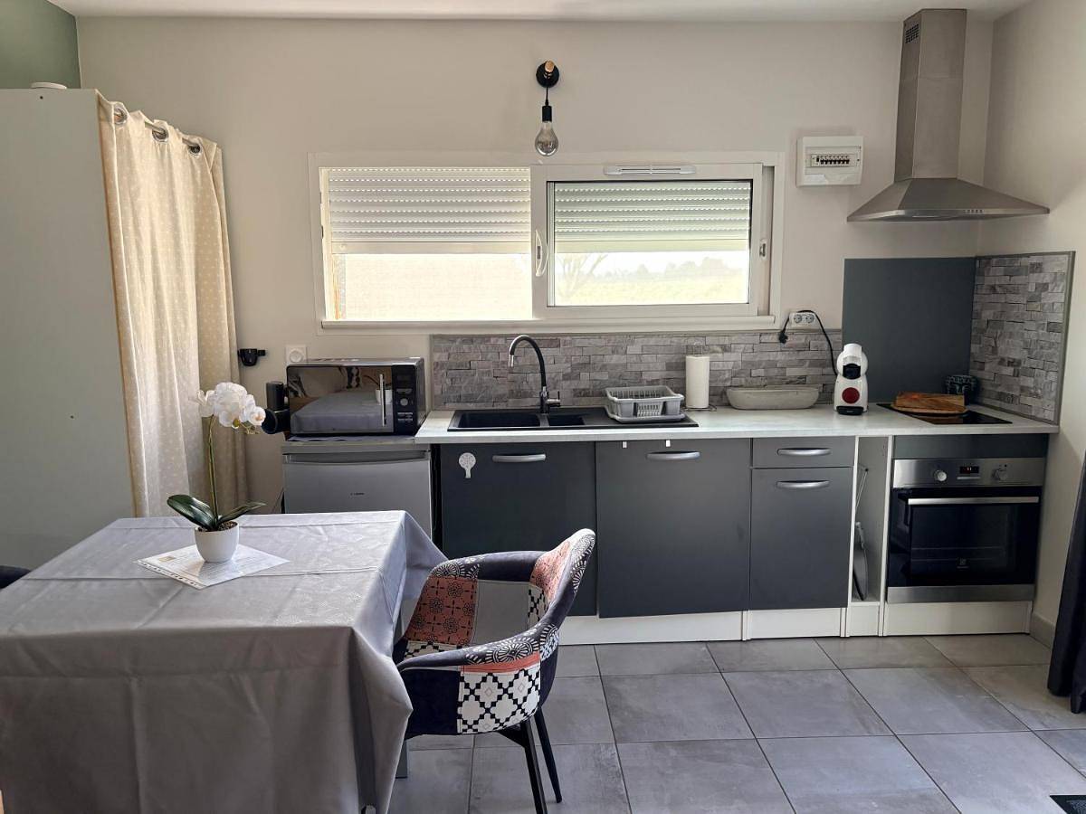 Appartement entier, Studio tout confort au cœur des Graves in Portets, Région de Langon