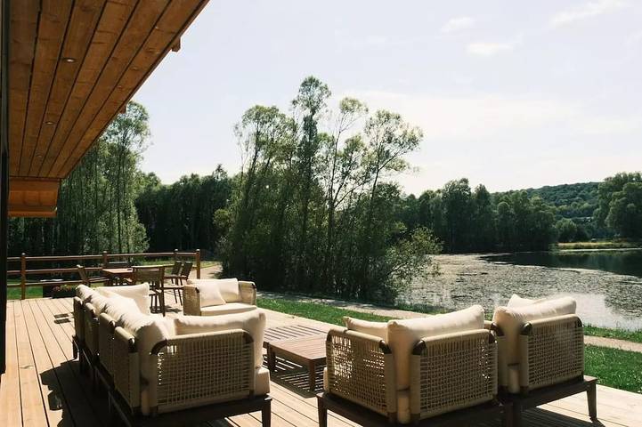 Location de vacances pour 12 personnes, avec piscine et terrasse à Beauchamps