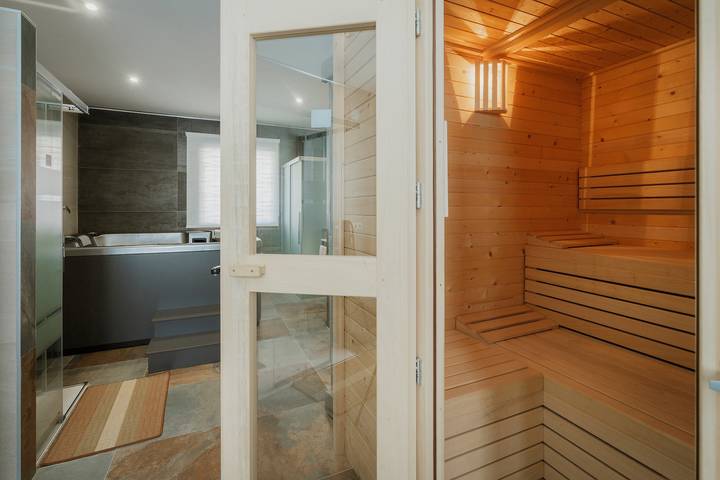Chalet para 13 personas, con jardín además de sauna y jacuzzi en Castilla y León - 3