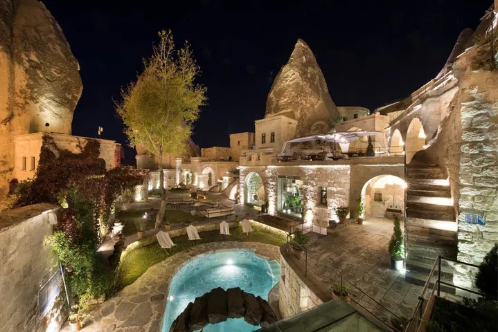 Hotel para 2 personas, con jardín y jacuzzi además de piscina y sauna - 1