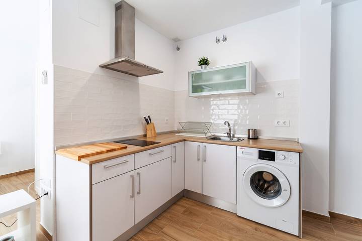 Entire apartment, Modern Studio Apartment "Luna" In City Centre Close to Beach with Air Conditioning in Barbate, Costa de la Luz