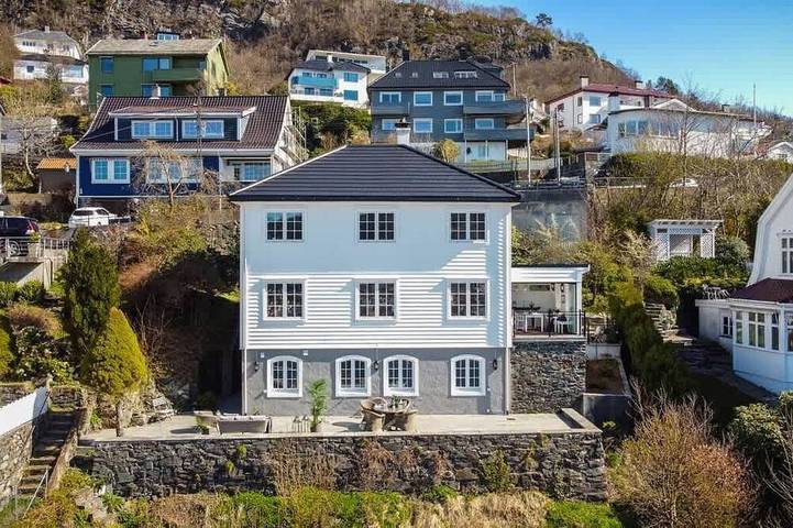 Ferienhaus für 9 Personen, mit Balkon und Garten sowie Whirlpool in Hordaland