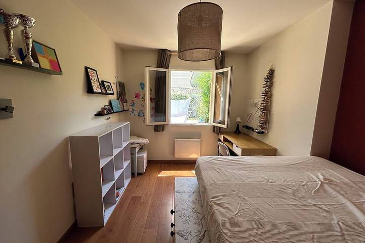 Cozy, air-conditioned family home with a pool and garden in Caumont-sur-Durance, Vaucluse