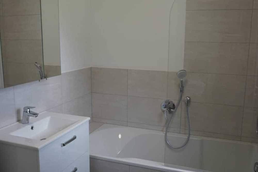 Entire apartment, Ap. Deluxe with whirlpool and Finnish barrel sauna in Kaunergrat, Imst