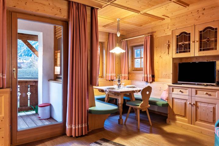 Ferienwohnung für 2 Personen, mit Balkon und Garten in St. Ulrich in Gröden