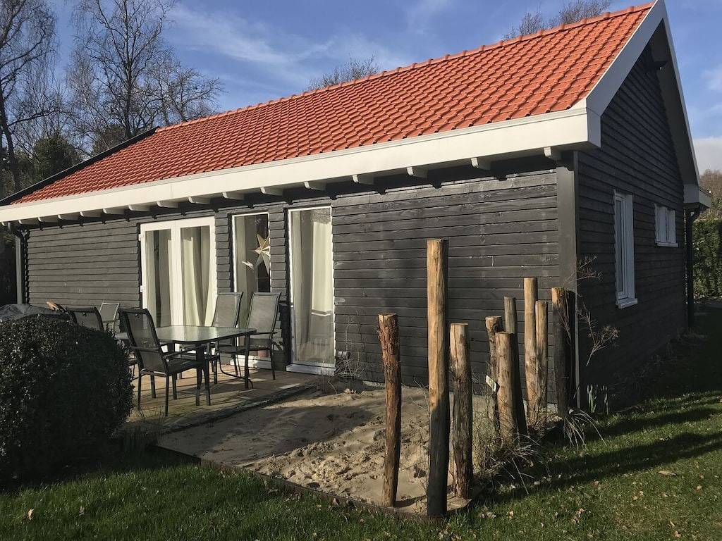 Ferienhaus in Renesse mit Schwimmbecken in Renesse Strand, Renesse