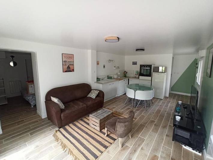 Gîte pour 4 personnes, avec Terrasse ainsi que Jardin et Piscine à Veigné