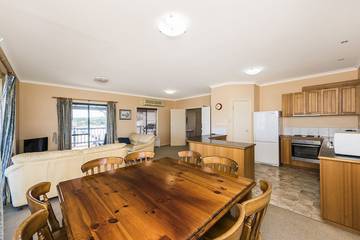 Holiday Home for 12 People in Western Australia, Australia, Photo 2