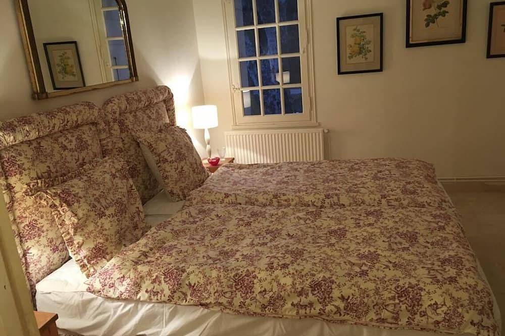 Hübsches provenzalisches Landhaus 900 m2, mit Pool und Tennis in Bollène, Vaucluse