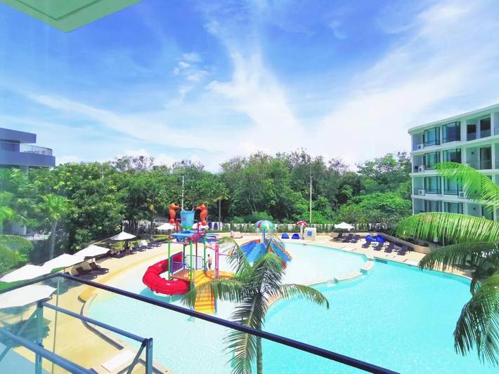 Appart’hôtel pour 2 personnes, avec jardin et bassin pour enfant ainsi que piscine et vue
