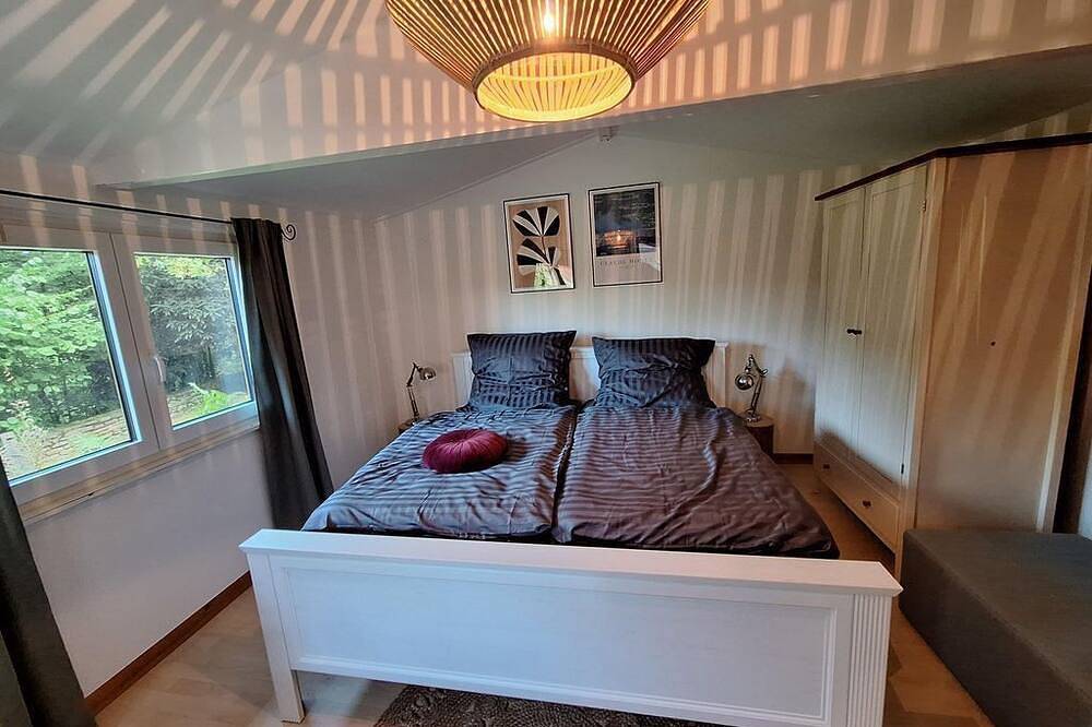 Ganze Wohnung, Chalet Ritz - Chalet mit Garten & Pool in Dieblich, Osteifel