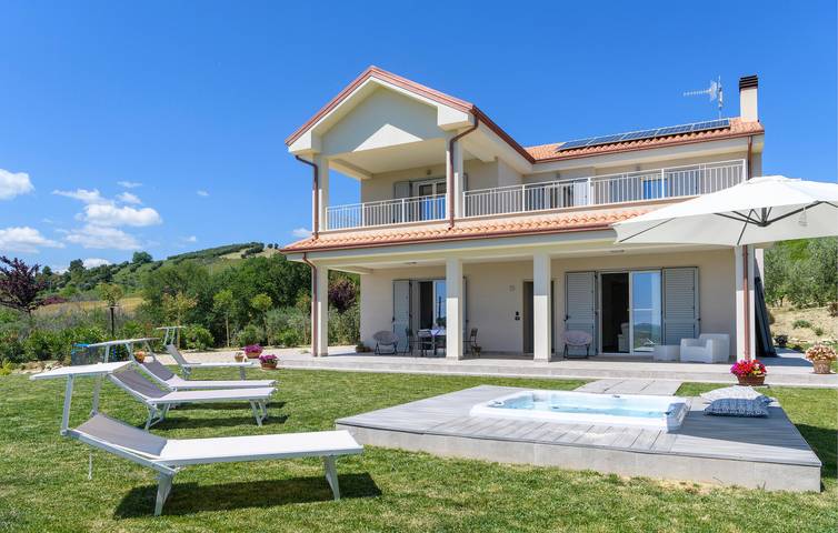 Ferienhaus für 8 Personen, mit Whirlpool in Marche