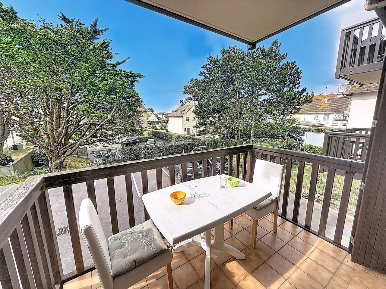 Ganzes Studio, Studio cabine lumineux en front de mer, 4 pers, balcon sud, parking privé, vélos inclus in Merville-Franceville-Plage, Caen und Umgebung