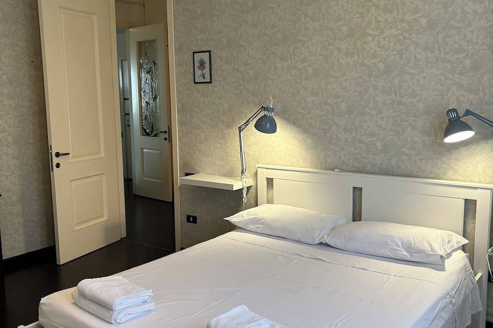 Entire apartment, Featuring sea and mountain views, a spacious apartment with Air Condition + Wifi in Potenza Picena, Adriatic Coast Marken