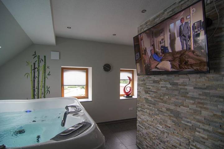 Ferienwohnung für 8 Personen, mit Whirlpool und Terrasse sowie Garten und Sauna