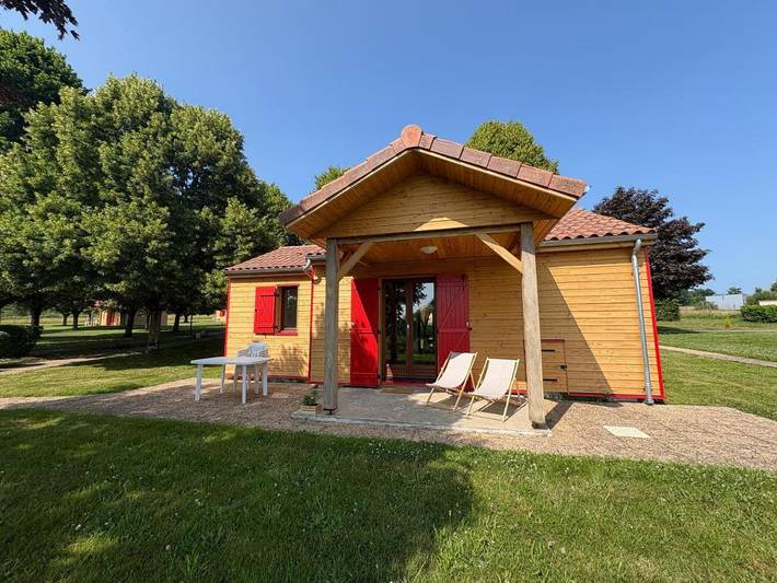Vakantiepark voor 6 personen, with uitzicht and uitzicht op het meer as well as zwembad and tuin in de Dordogne