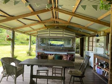 Gîte pour 2 personnes, avec jardin et vue ainsi que vue sur le lac et piscine dans Constantine